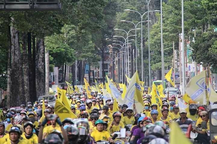 CĐV Thanh Hóa mang sắc màu rất riêng của V-League năm nay.