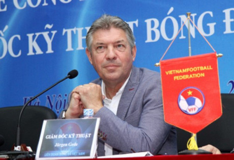 Ảnh bài viết Điểm tin bóng đá Việt Nam tối 15/09: Lộ diện 2 HLV ngoại dẫn dắt tuyển Việt Nam