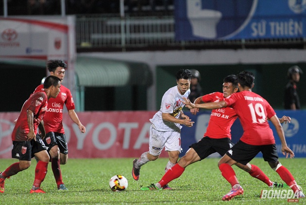 Ảnh bài viết “Vá chắc hàng thủ”, Long An có 3 điểm tại phố núi