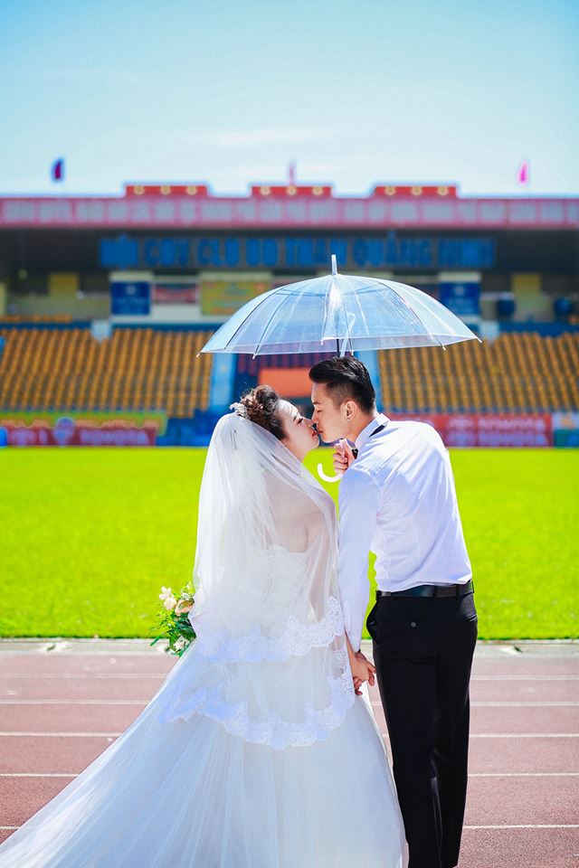 6 năm yêu thương gắn bó, khoảng thời gian đủ dài để đôi bạn trẻ Thục Trinh và Hoài Anh cập bến bờ hạnh phúc. Chúc cho hai bạn trẻ sẽ mãi mãi thuộc về nhau, chúc cho sự nghiệp gác đền của Hoài Anh sẽ thành công và rực rỡ hơn nữa trong màu áo CLB Than Quảng Ninh cũng như nhanh chóng tìm được vị trí của mình ở ĐTQG.