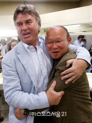 Ông  Park từng là trợ ký tài ba cho HLV Guus Hiddink tại World Cup 2002.