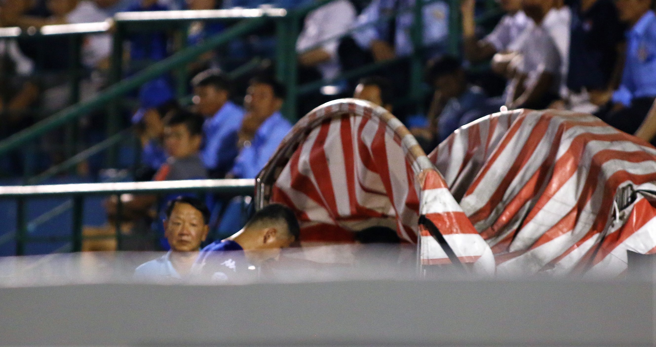 Anh Đức đã một mạch đi thẳng vào khu đường hầm sân Gò Đậu sau khi bị thay ra sân.