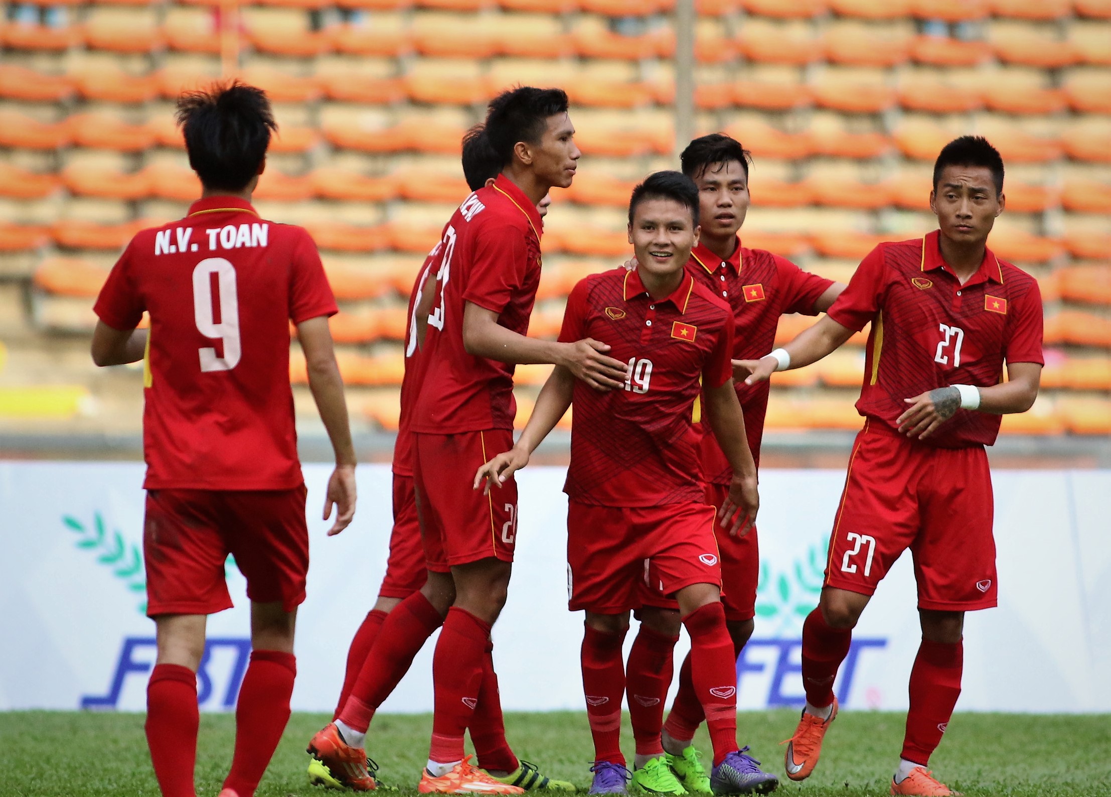 HLV Park Hang-seo mong muốn xây dựng lối chơi Tiki-taka đẹp mắt cùng lứa U23 Việt Nam. Ảnh: Đình Viên.