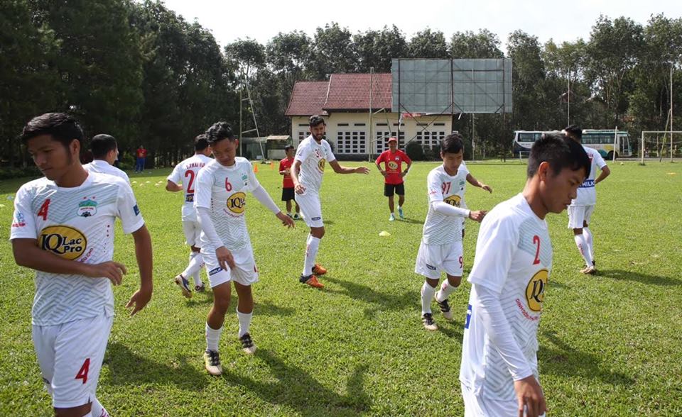 Ngay sau buổi bàn giao ghế HLV trưởng, các cầu thủ HAGL bước vào tập luyện.