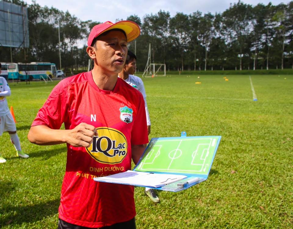 Bắt đầu từ hôm nay, HLV Dương Minh Ninh sẽ là người nắm toàn bộ vấn đề liên quan đến chuyên môn của đội bóng phố núi ở 5 vòng đấu còn lại của V-League 2017.