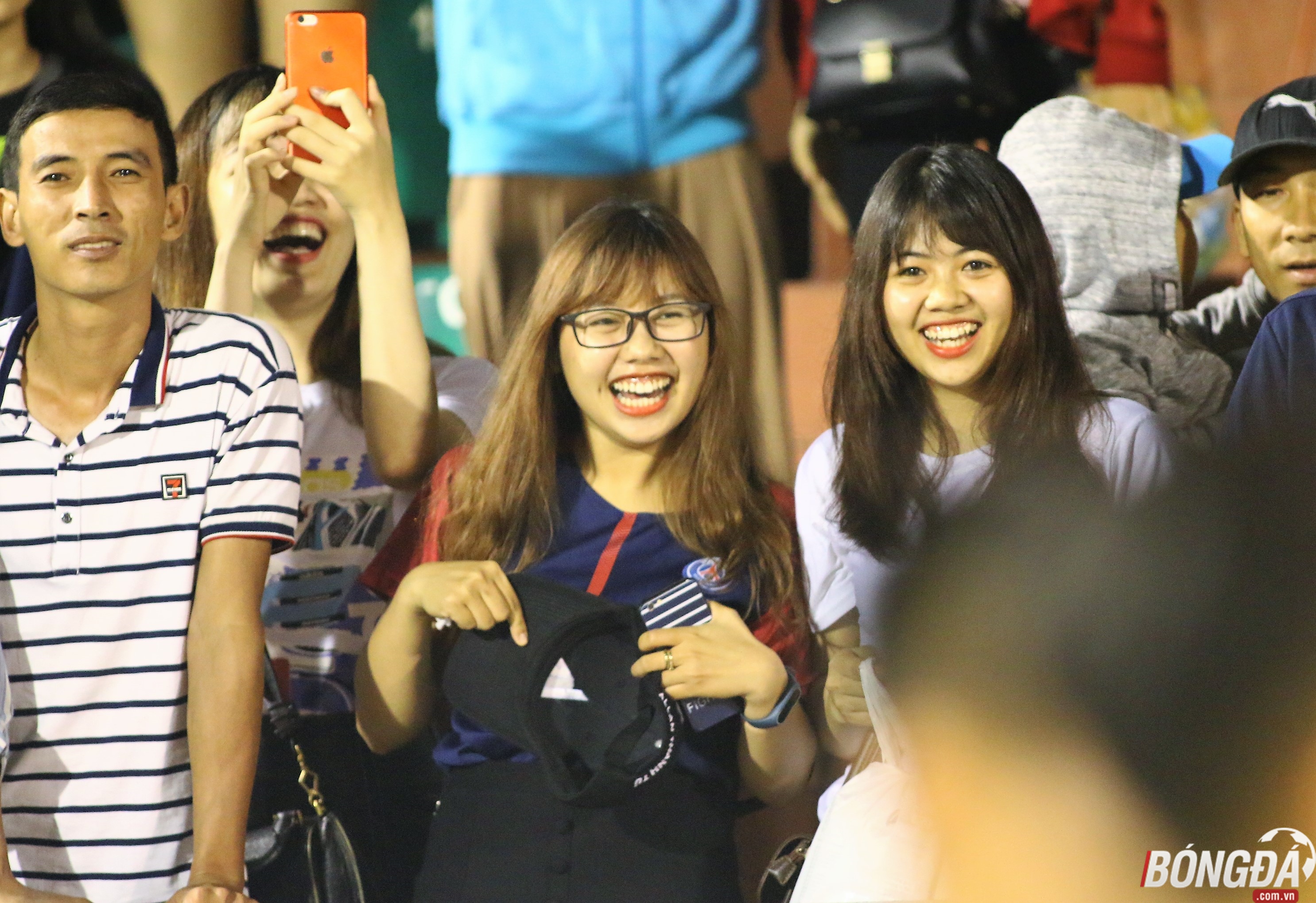 Ảnh bài viết Fan phố núi vui ngất ngây ngày Minh Vương tỏa sáng