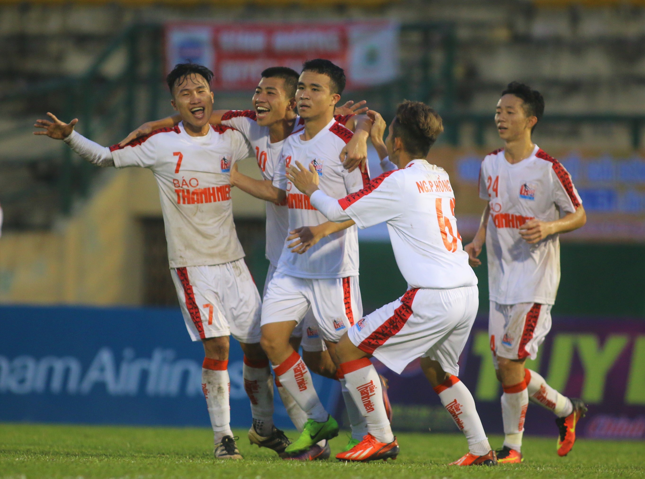 Ảnh bài viết Chùm ảnh: Đàn em Công Phượng hóa giải U21 Đồng Tháp