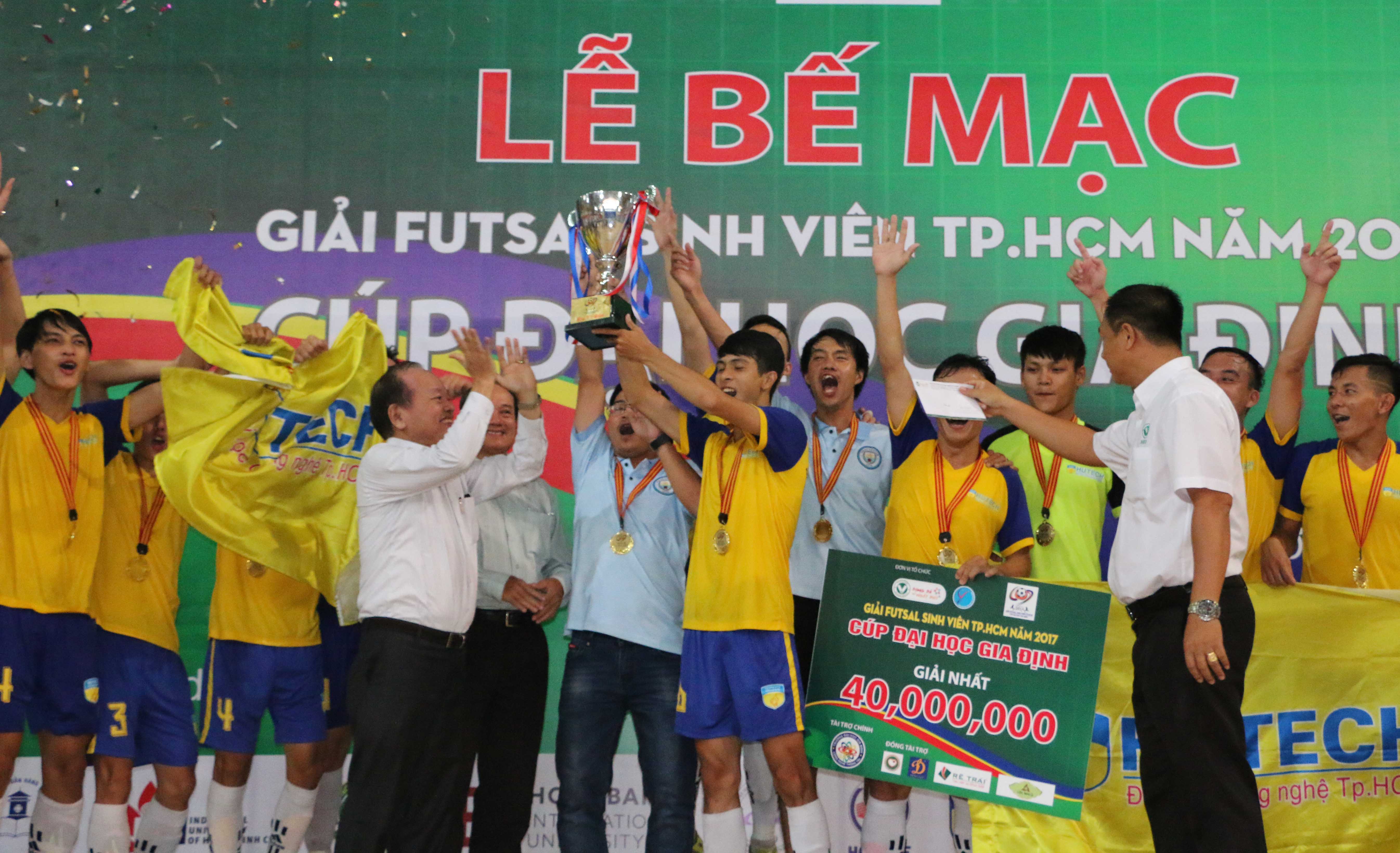 Ảnh bài viết Đại học Công Nghệ TP.HCM vô địch giải futsal sinh viên 2017