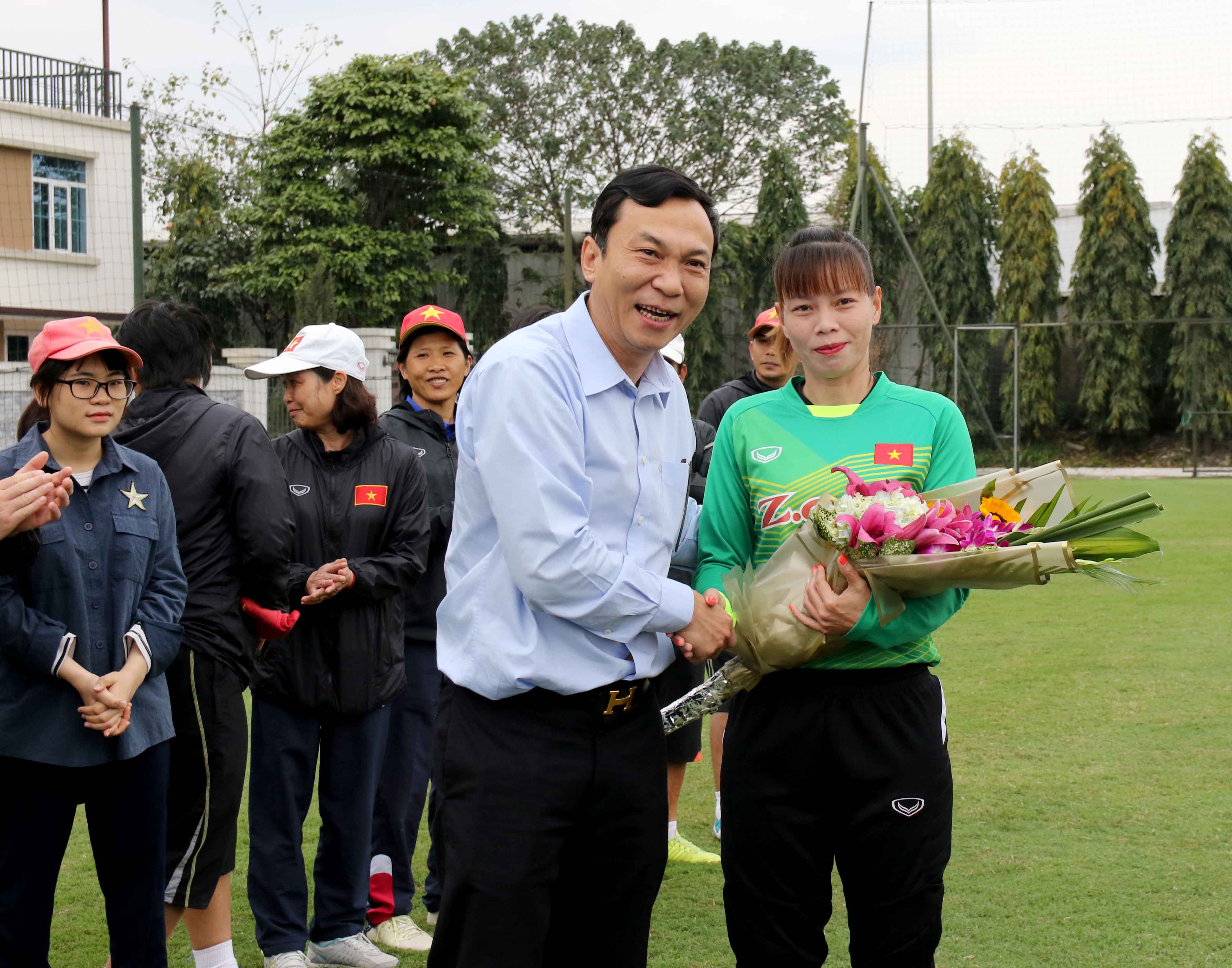 Ảnh bài viết Lãnh đạo VFF tri ân nữ ĐTQG Việt Nam nhân ngày 8/3