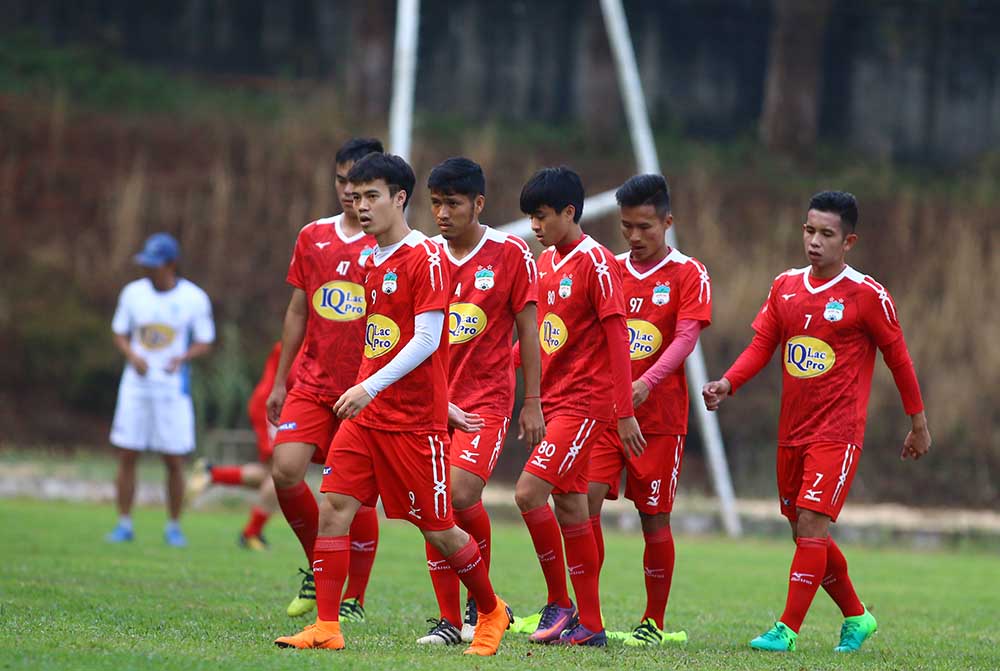 Trong số 5 gương mặt trở về từ ĐTQG Việt Nam, Văn Toàn là người có cảm giác không ổn nhất. Bởi nhìn thể trạng của Văn Toàn khá mệt mỏi và bơ phờ.