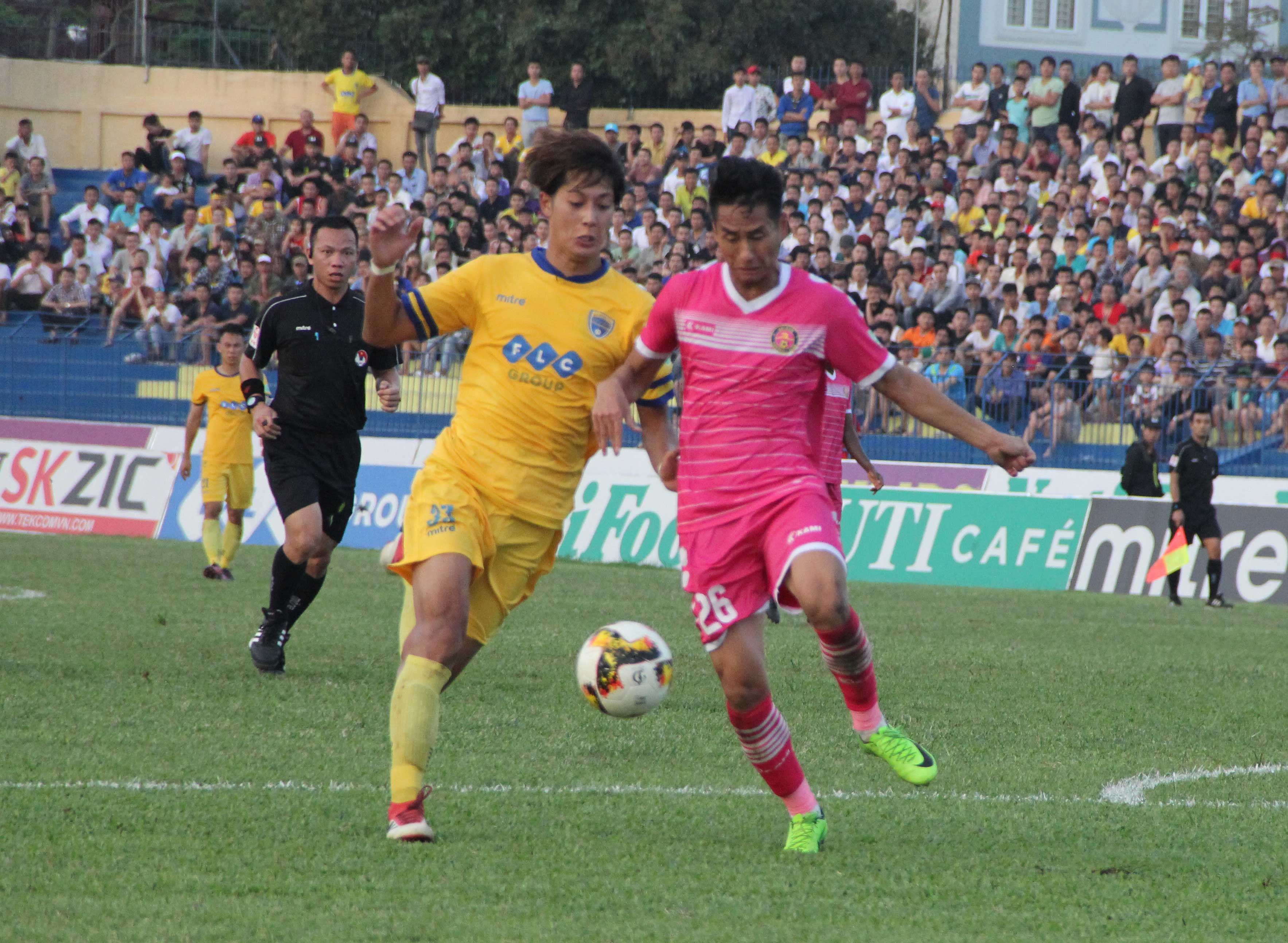 Ảnh bài viết Nhận hai quả 11m, FLC Thanh Hóa chấp nhận cưa điểm với Sài Gòn FC