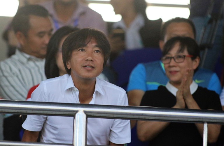 Thậm chí HLV Toshiya Miura cũng có mặt để dự khán trận đấu.