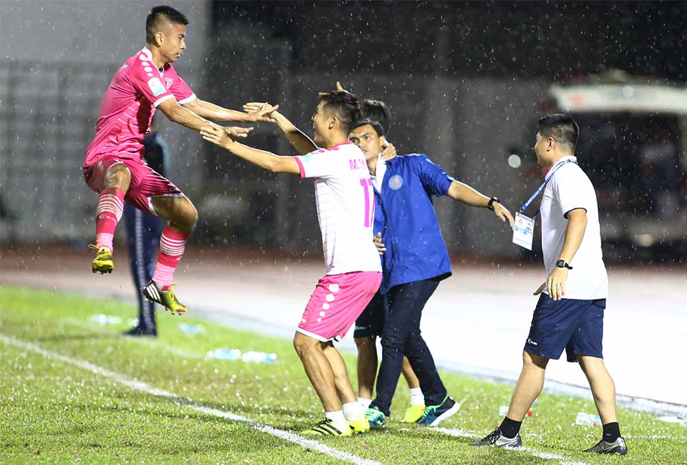 Ảnh bài viết Ứng cử viên vô địch Hà Nội FC thua khó tin 2-5 trước Sài Gòn