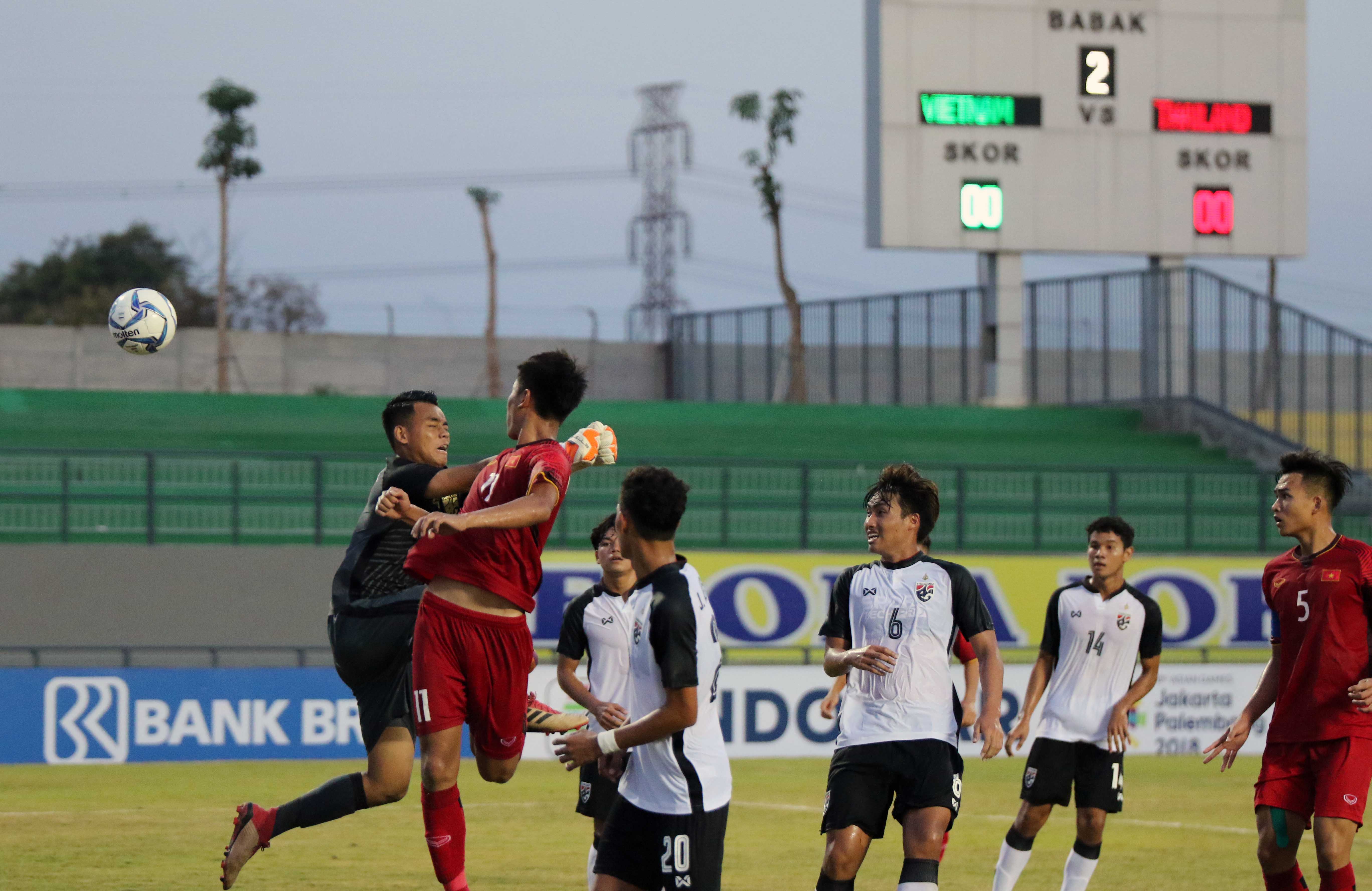 Kết thúc 90 phút thi đấu chính thức U19 Việt Nam chấp nhận chia điểm 0-0 với U19 Thái Lan.
