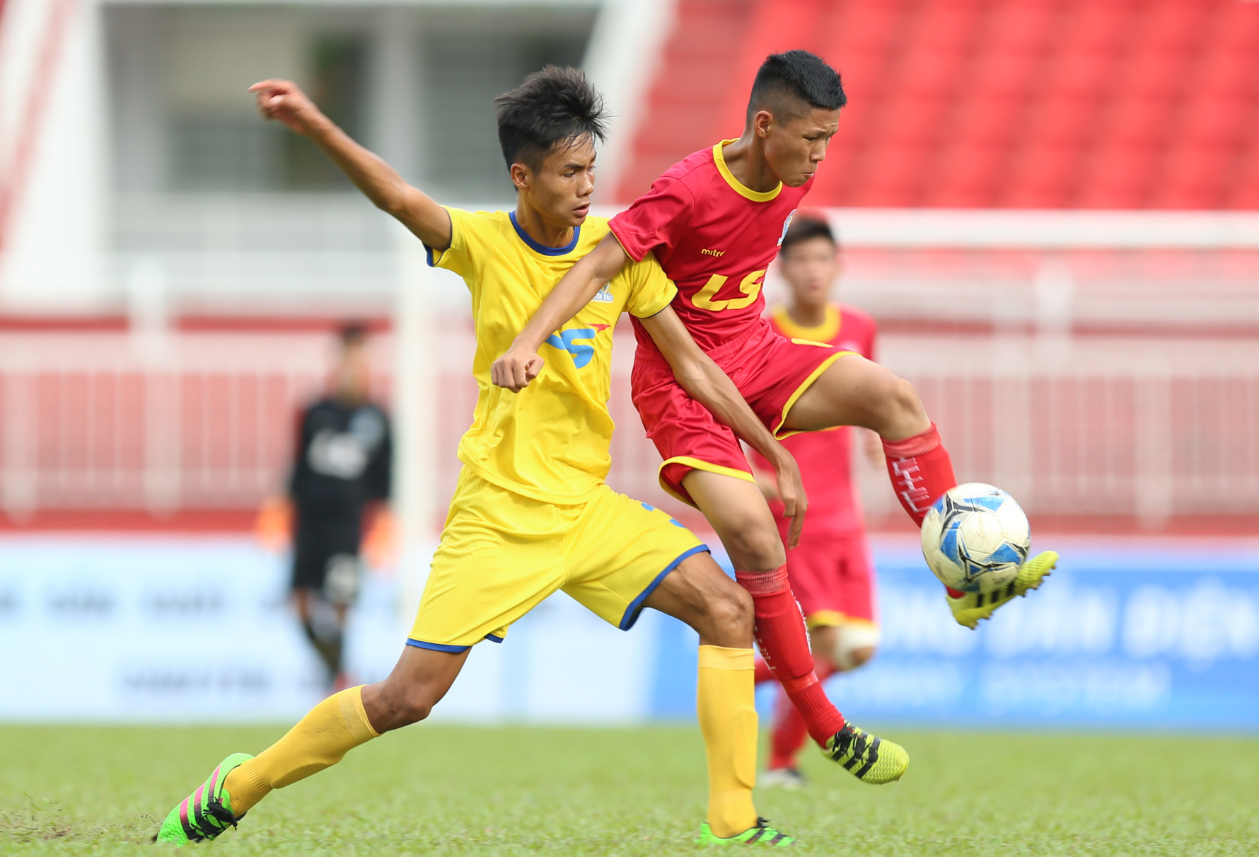 Ảnh bài viết Thắng đậm Khánh Hòa, Viettel chạm trán Bình Dương ở bán kết U15 QG