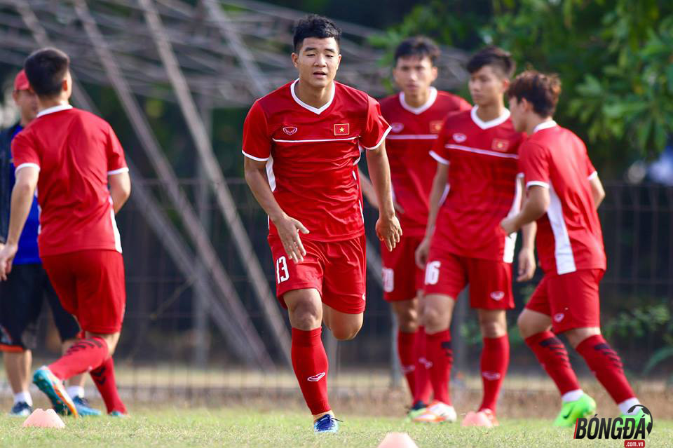Hà Đức Chinh đá chính trong danh sách xuất phát của U23 Việt Nam gặp Nhật Bản.