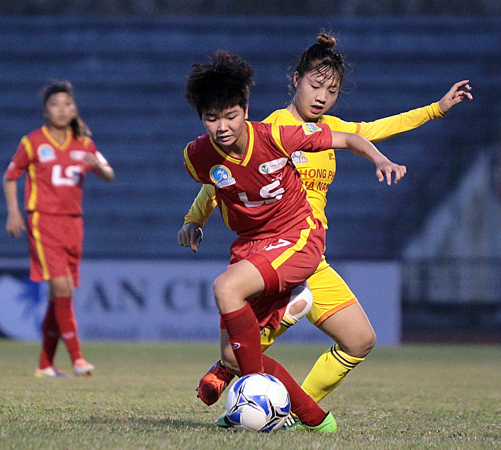 TP.HCM I và PP Hà Nam chỉ hơn kém nhau đúng 1 điểm trên bảng xếp hạng. Ảnh: Thái Sơn.