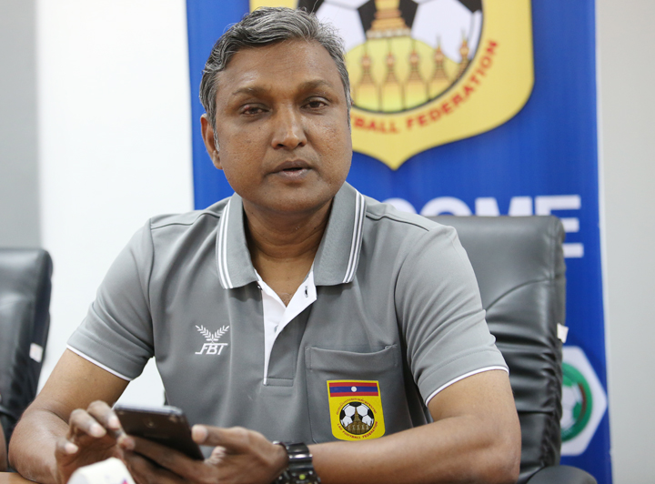 Ảnh bài viết HLV ĐT Lào thừa nhận "mù tịt" thông tin về ĐT Việt Nam