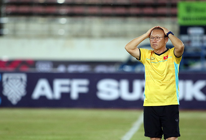 HLV Park Hang-seo đang có những áp lực nhất định bởi kỳ vọng của NHM và lần đầu tiên thầy Park dẫn dắt ĐT Việt Nam tại AFF Cup.