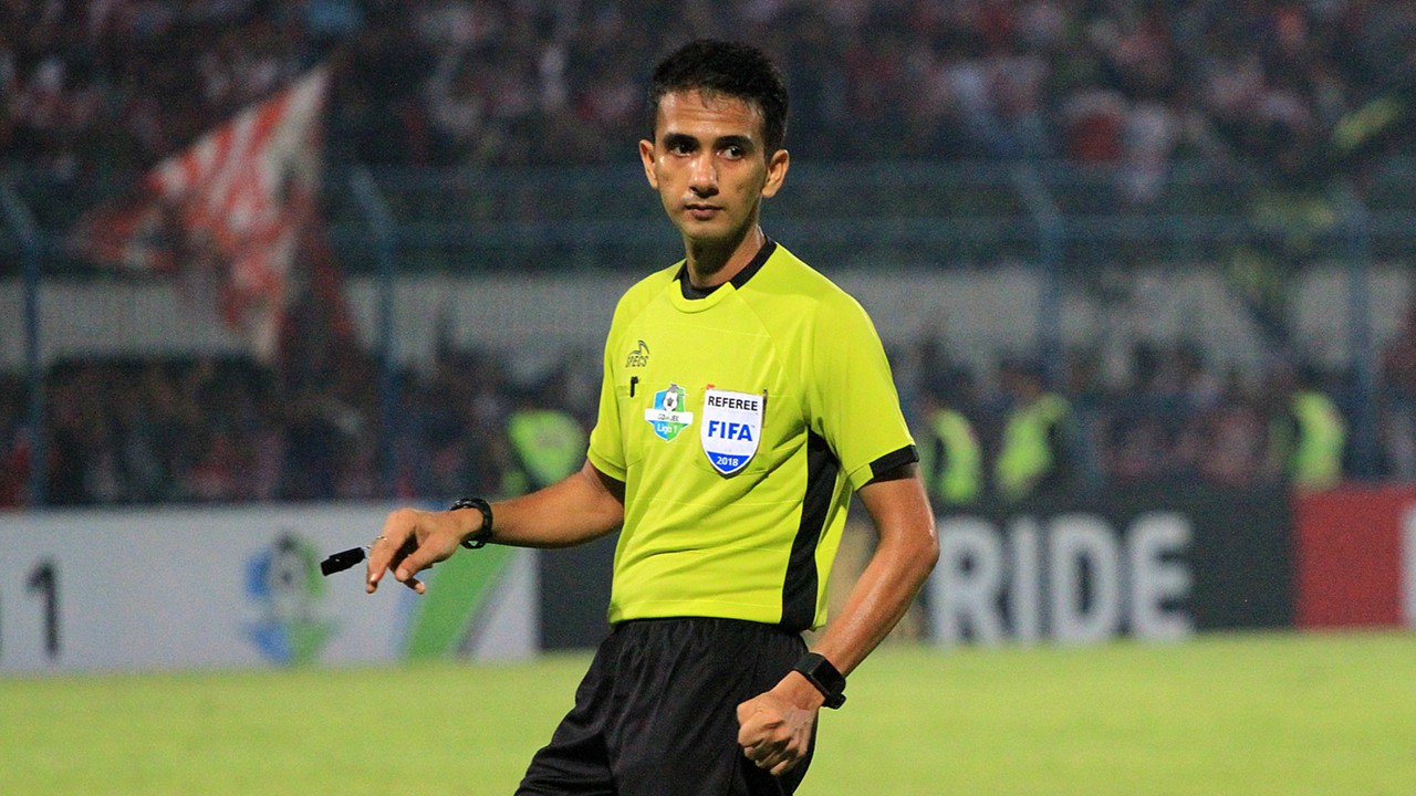 Ảnh bài viết Trọng tài Indonesia cầm còi trận Việt Nam gặp Lào