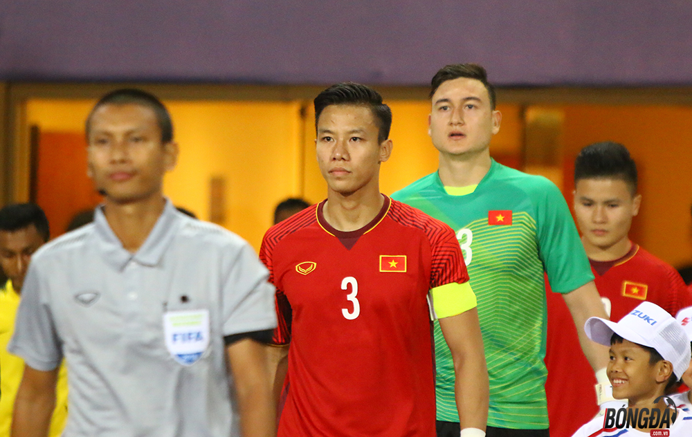 Quế Ngọc Hải lần đầu tiên đeo băng đội trưởng dưới triều đại HLV Park Hang-seo, giúp ĐT Việt Nam đánh bại Malaysia 2-0. Ảnh: Đình Viên.