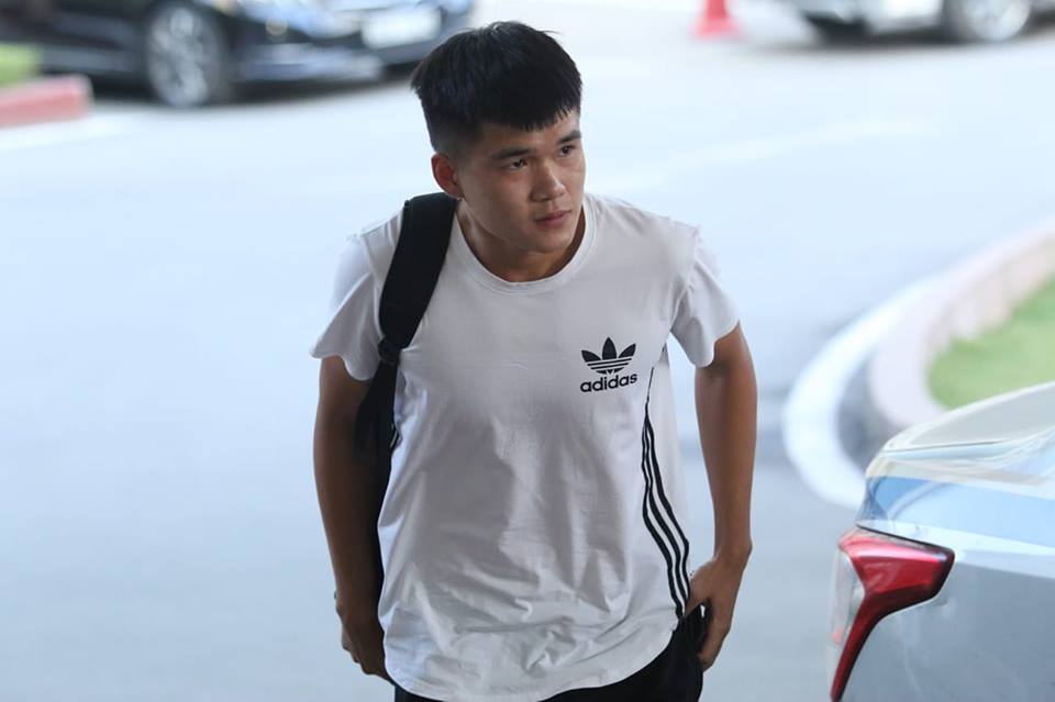 Trung vệ Lục Xuân Hưng cũng chính thức trở lại cạnh tranh với các đồng đội, sau một kỳ AFF Cup không ra sân thi đấu phút nào. Được biết, trong đợt tập trung này HLV Park hang-seo loại ba cầu thủ là Anh Đức, Văn Quyết và Đình Trọng (bị chấn thương). Ngoài ra, ông gọi Trần Minh Vương và 6 tân binh từ giải U21 quốc tế vừa qua.