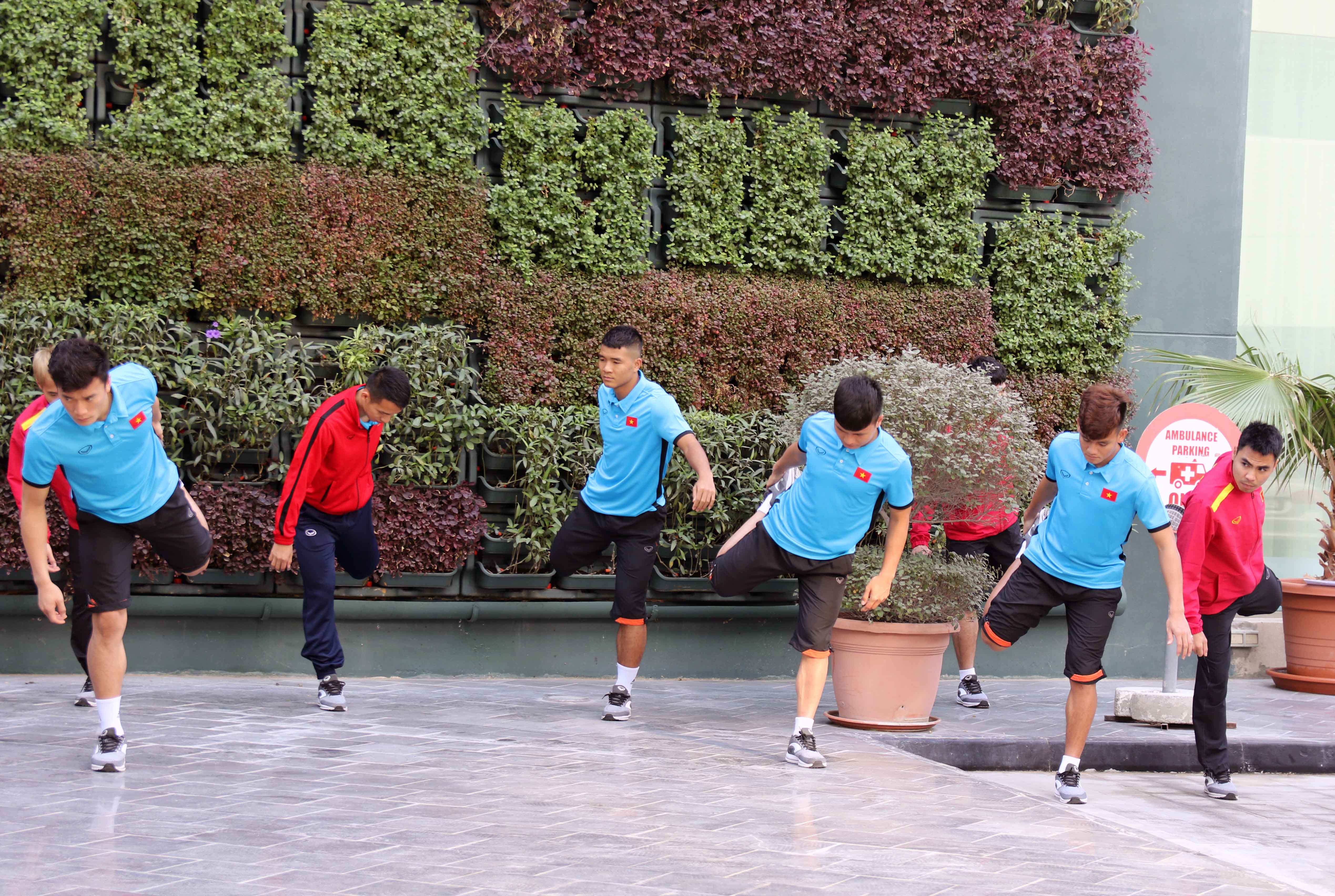 Quỹ thời gian chuẩn bị cho VCK Aisan Cup 2019 không còn nhiều nên HLV Park Hang-seo đặc biệt nhắc nhở các cầu thủ phải luôn duy trì sự tập trung và thói quen tốt trong sinh hoạt, tập luyện, đảm bảo bước vào đấu trường châu lục với phong độ cao nhất.