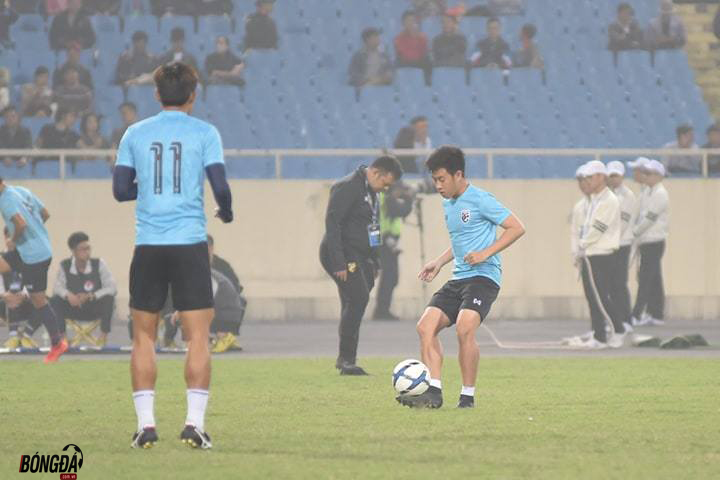 Thái Lan khởi động cùng bóng