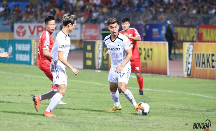 Văn Thanh vào sân HAGL chơi tấn công tổng lực.