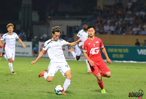 Viettel quá non trẻ so với HAGL. Ảnh: Minh Anh.