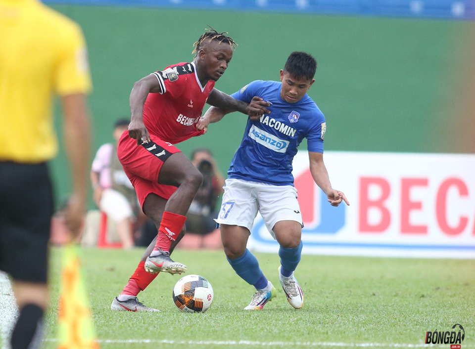 Ảnh bài viết Tấn Trường lại mắc sai lầm “chết người”, Bình Dương trắng tay trên sân Gò Đậu