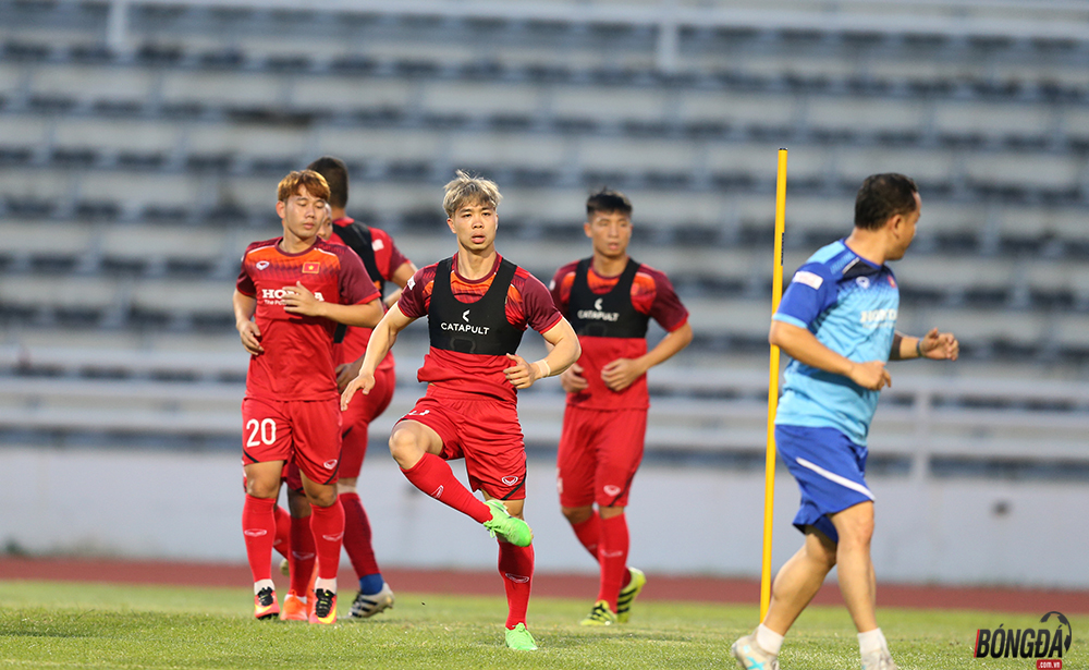 Ảnh bài viết Quên đi Incheon United, Công Phượng cháy hết mình trên sân tập cùng ĐT Việt Nam 