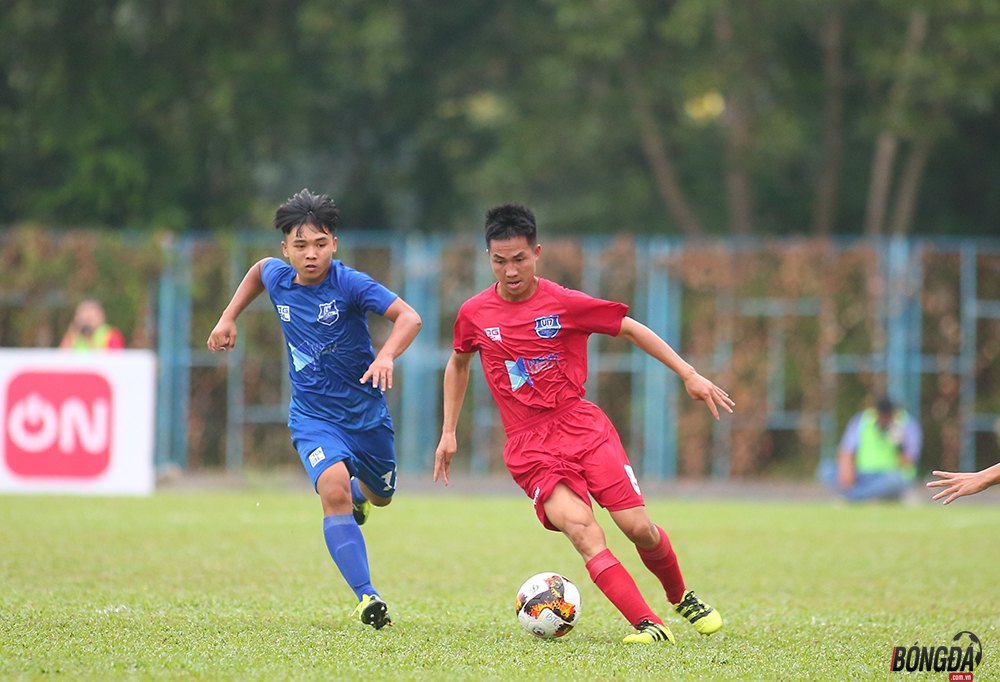 Sau những phút đầu tiên thi đấu không thật sự tốt, U17 Viettel đã dần lấy lại được thế trận, họ tạo ra khá nhiều cơ hội nguy hiểm về phía khung thành thủ môn Thanh Hùng bên phía Tây Ninh.