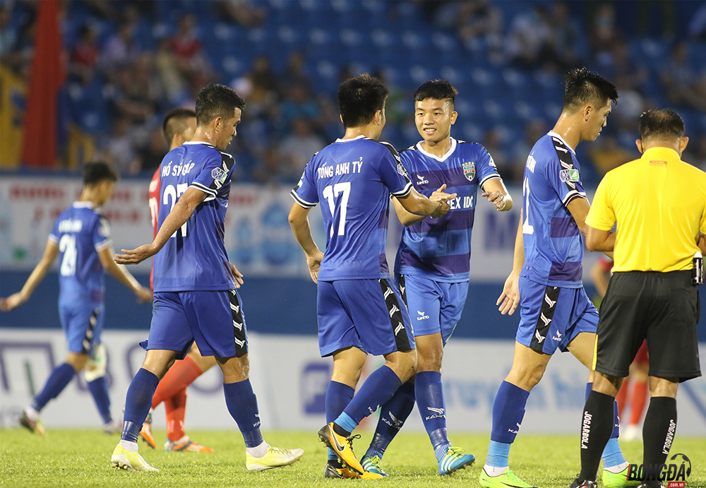 Phút 31 Pedro Augusto có pha dứt điểm chính xác bằng đầu cực kỳ hiểm hóc mang về bàn thắng san bằng cách biệt 1-1 cho B. Bình Dương.