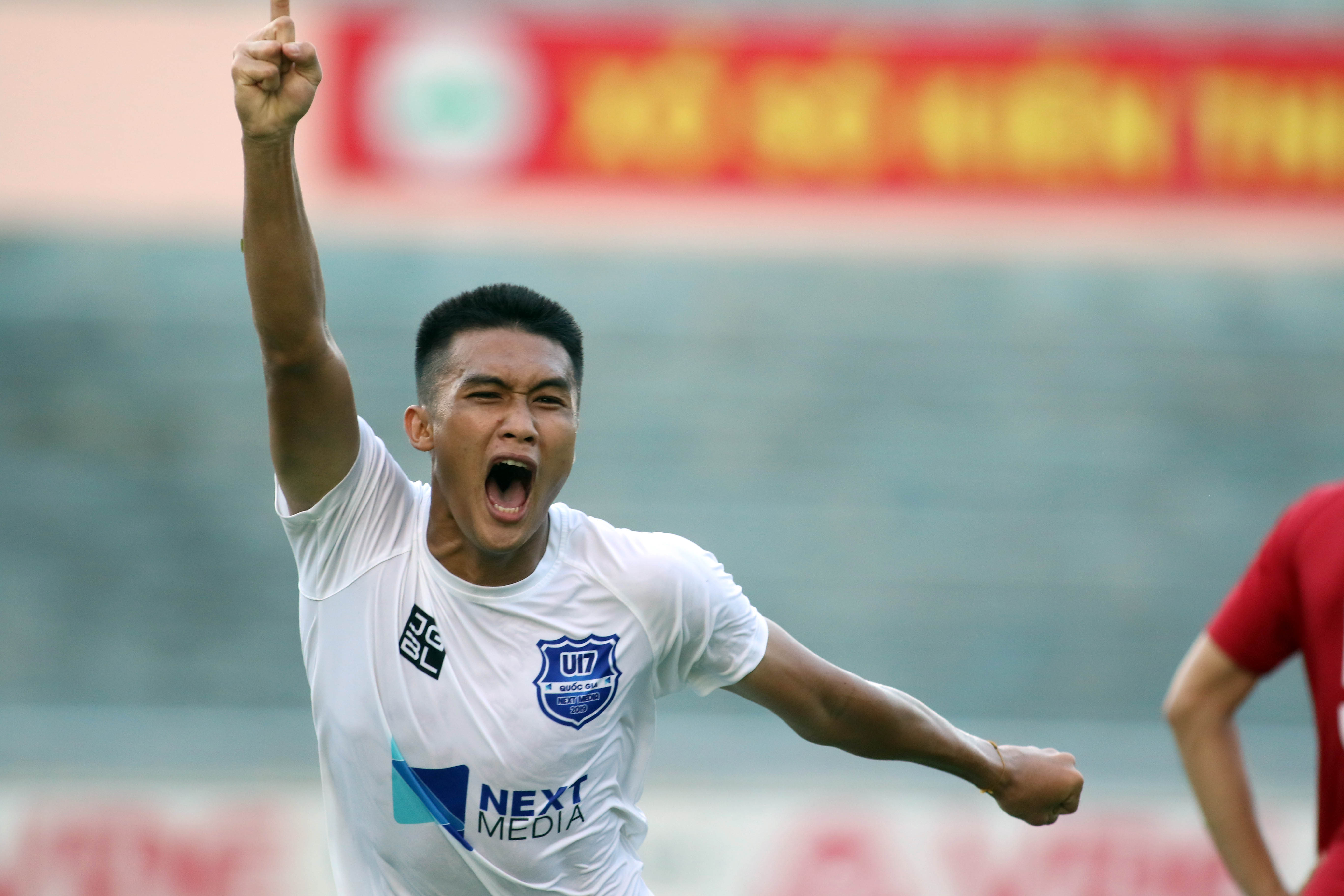 Niềm vui của các cầu thủ U17 PVF khi có bàn thắng san bằng cách biệt.