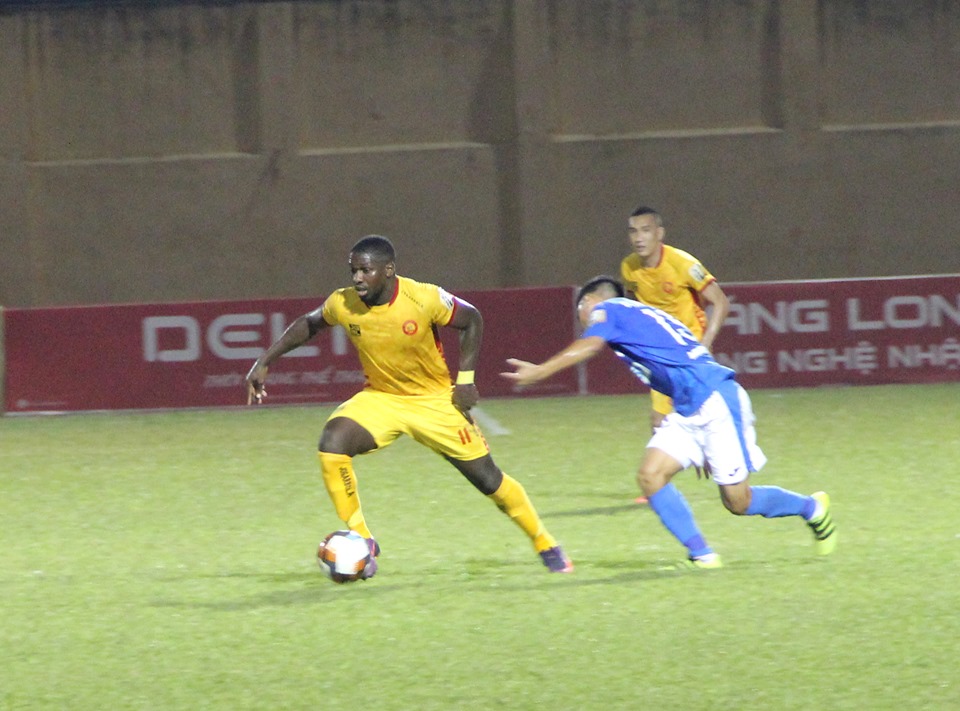 Thanh Hóa vừa thất thủ 1-3 trên sân nhà trước Than Quảng Ninh. Ảnh: Mạnh Cường.
