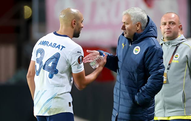 Ảnh bài viết 8 "người quen" có thể giúp Fenerbahce nắm thóp Man Utd