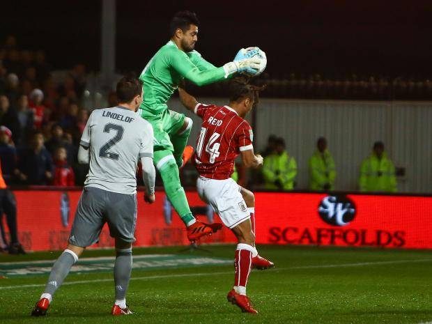 Sergio Romero phải sống dưới cái bóng quá lớn của David de Gea.