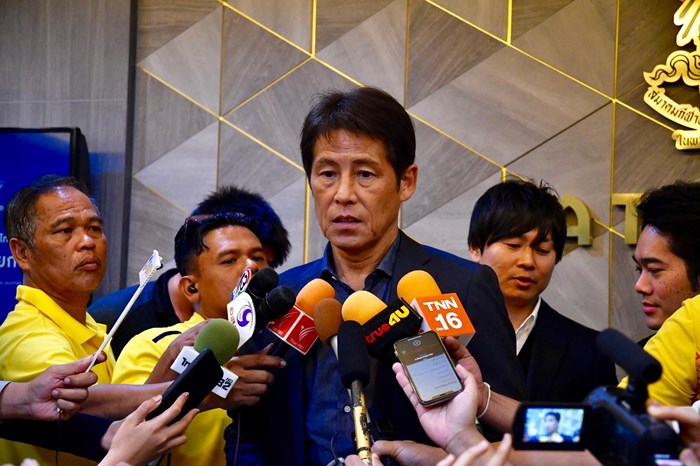 HLV Akira Nishino đang chịu rất nhiều sức ép phải thắng Việt Nam.