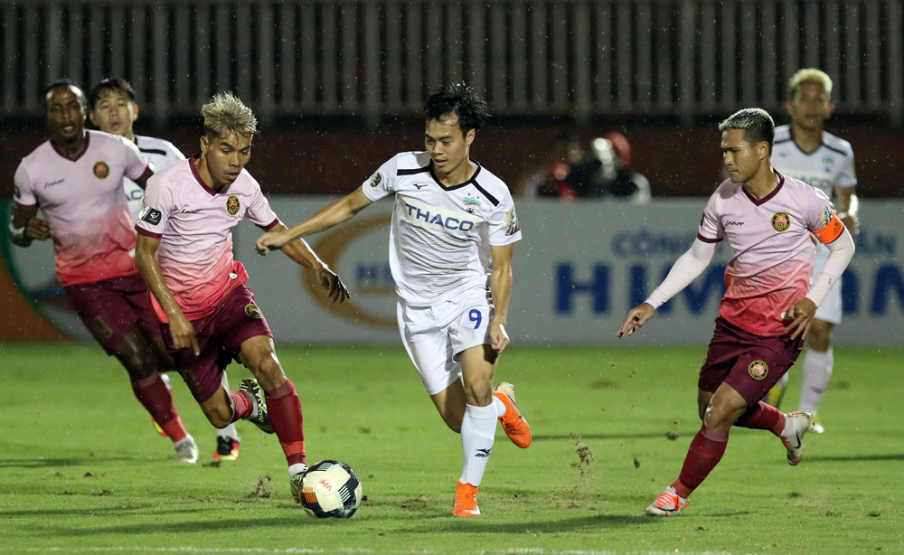 Nguyễn Văn Toàn vừa có bàn thắng thứ 8 tại V-League trong trận thắng Hải Phòng FC. Ảnh VPF.