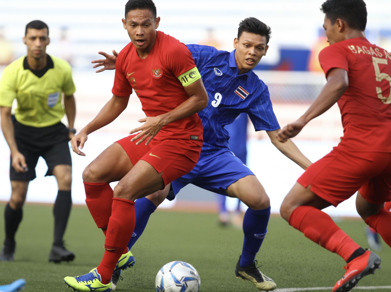 Hàng thủ U22 Indonesia có những giây phút thi đấu lỏng lẻo trước Myanmar.
