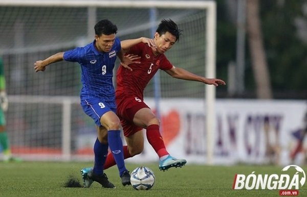 U22 Việt Nam tiễn người Thái về nước sớm sau trận hòa 2-2 tại vòng bảng. Ảnh Hiển Vinh.