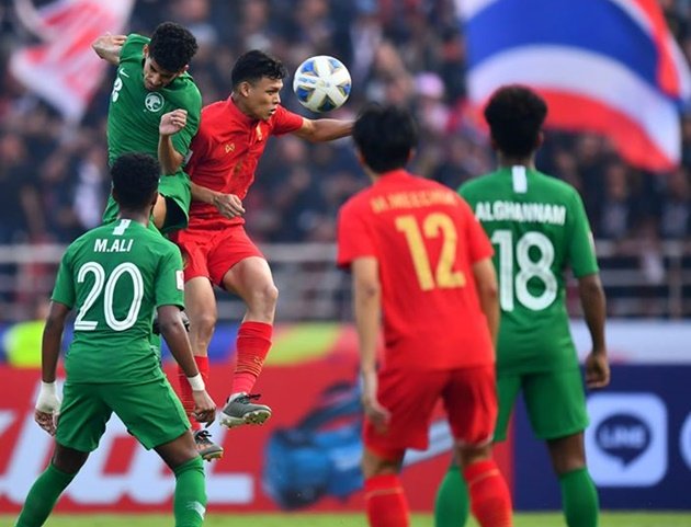 U23 Thái Lan suy kiệt thể lực và gần như đi bộ trên sân ở nửa cuối hiệp 2.