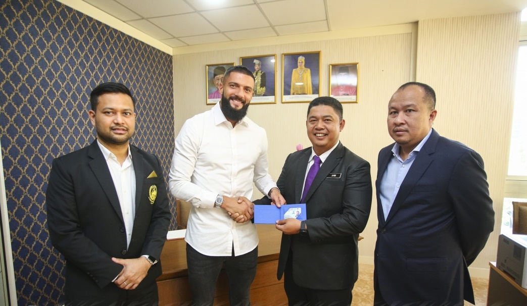 Tiền vệ Liridon Krasniqi nhận quốc tịch Malaysia.