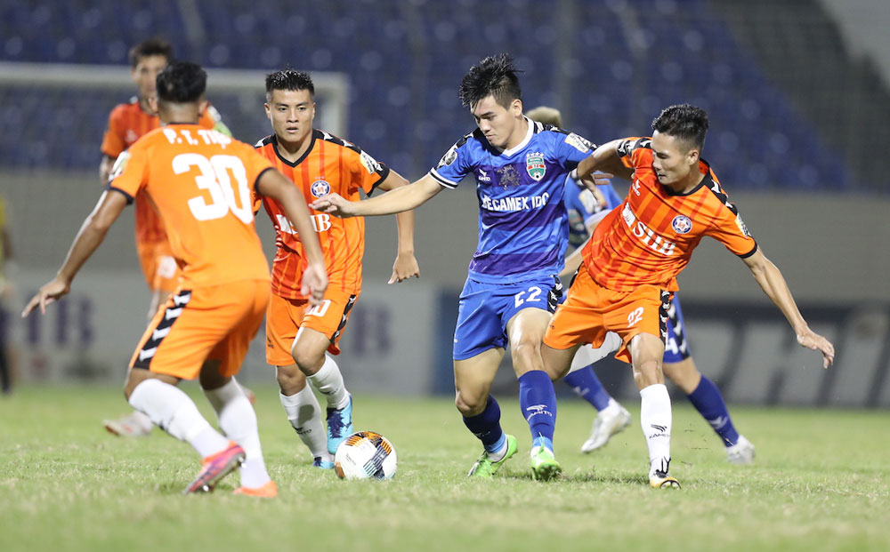 Ảnh bài viết “Bế quan tỏa cảng” vì Covid-19, V-League đi vào lịch sử