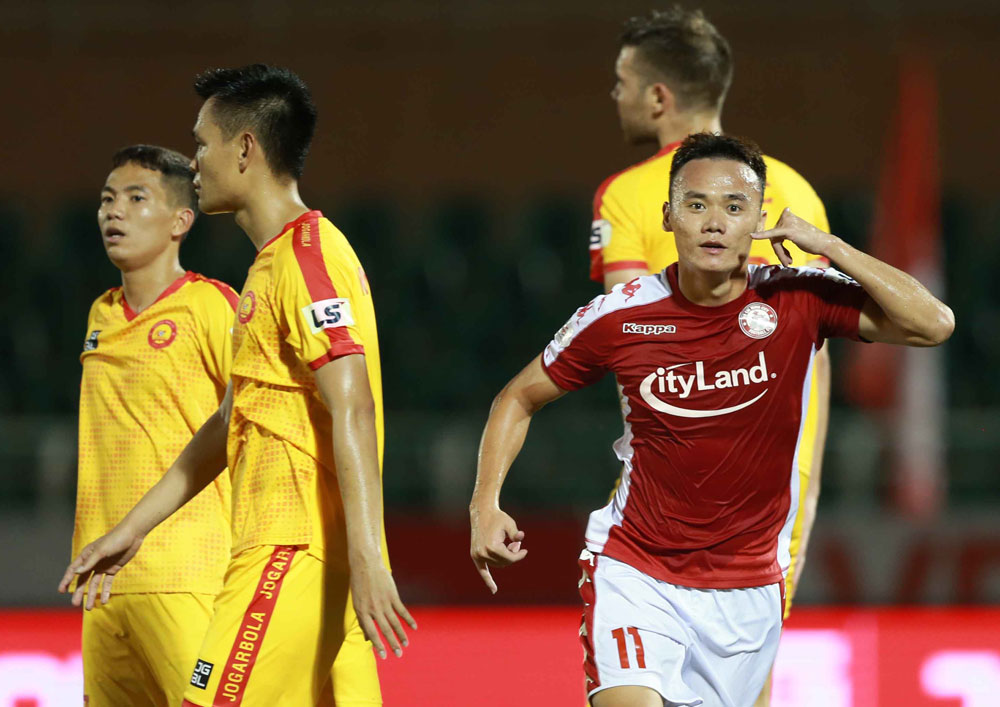 Gà son Xuân Nam dẫn đầu danh sách Vua phá lưới V-League 2020 với 3 bàn thắng. Ảnh VPF.