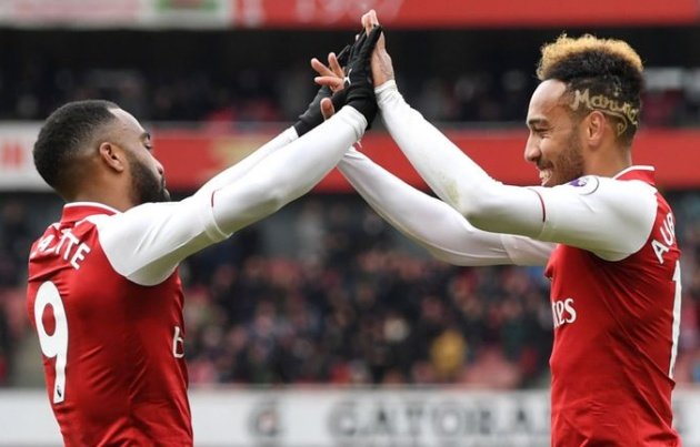 Ảnh bài viết Fan đòi Aubameyang và Lacazette đá cặp, Unai Emery đáp trả cứng rắn