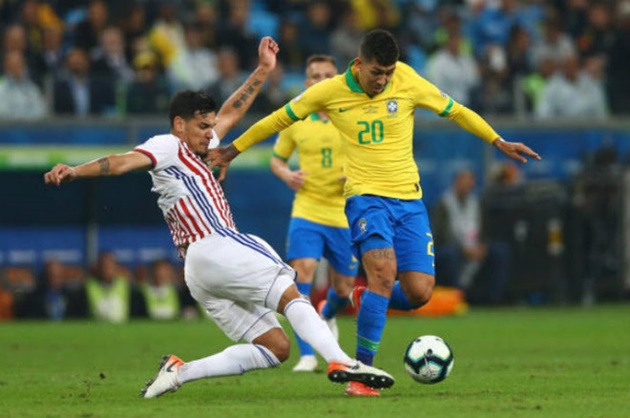 Brazil đã có một trận đấu vất vả trước Paraguay.