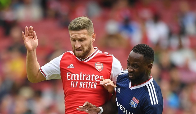 Nỗi buồn phải ăn mừng hụt trôi qua chưa lâu, Arsenal tiếp tục phải nhận bàn thua thứ 2, người lập công lần này tiếp tục là Moussa Dembele. Đây cũng là bàn thắng cuối cùng của trận đấu.