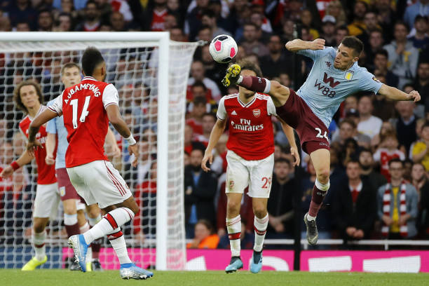Hàng thủ của Arsenal quá hớ hênh và dễ bị khai thác.
